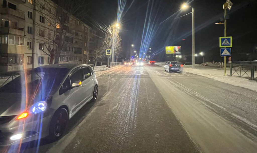 В Улан–Удэ водитель «Хонды» на «зебре» сбил двоих подростков