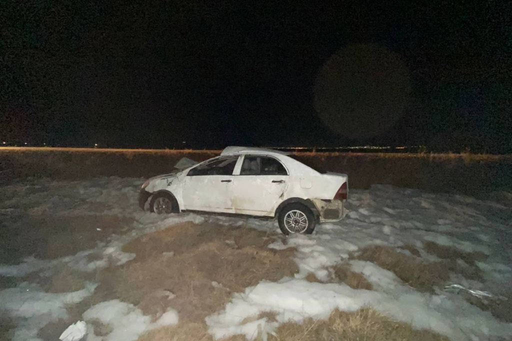 В Бурятии в перевернувшейся машине пострадала водительница