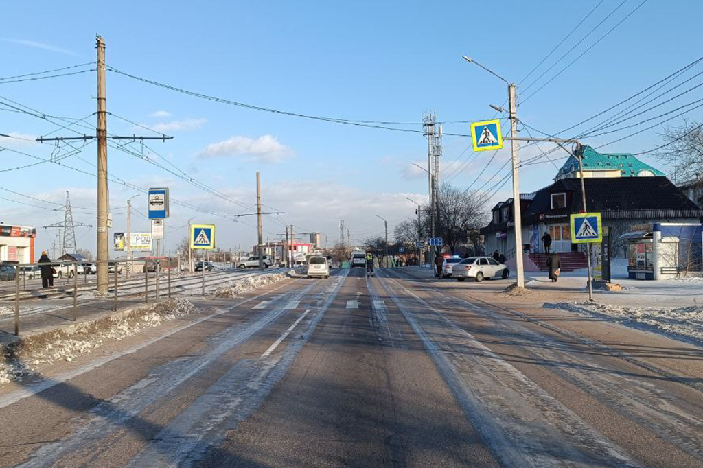 В Улан–Удэ водитель сбил женщину с дочкой