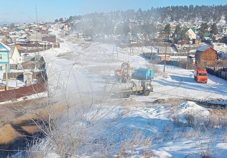 Выход стоков на улице в Улан-Удэ связан с «увлечением» горожан засорять канализацию